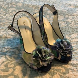 Anne Klein heels, floral. 7M